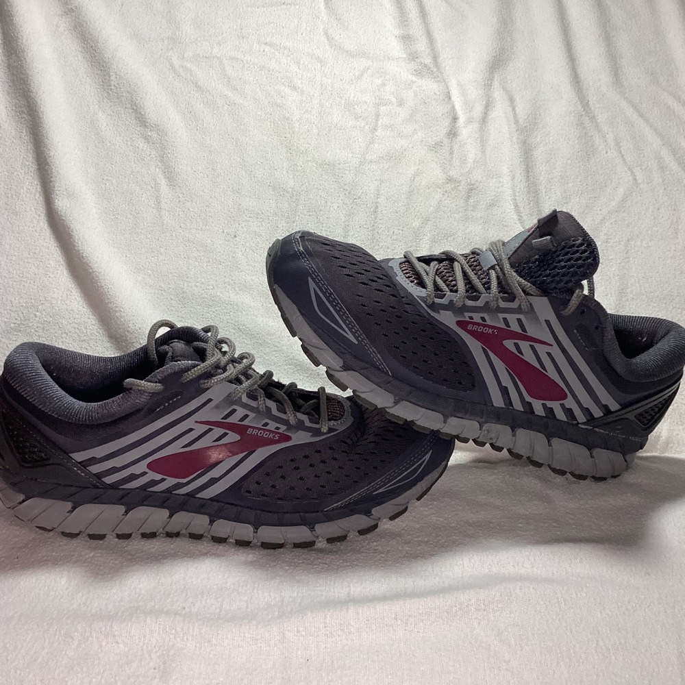 Brooks Beast 18 Womans running shoe Ebony Grey Silver Mars size 9